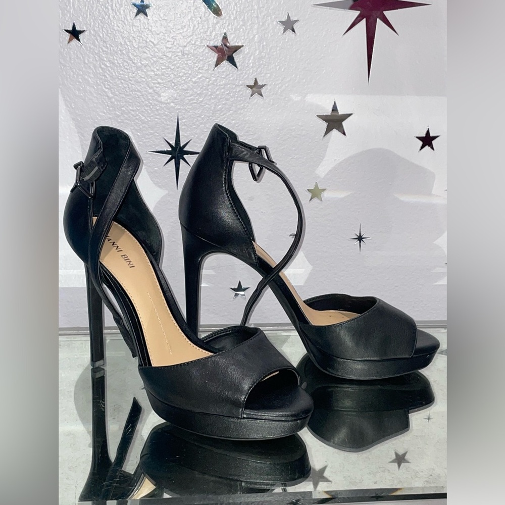 Giani Bini High Heel Classic Black Platform Sandals